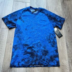 Lululemon Metal Vent Tech Tee 2.0 in DMRS/MINB Blue Size Large